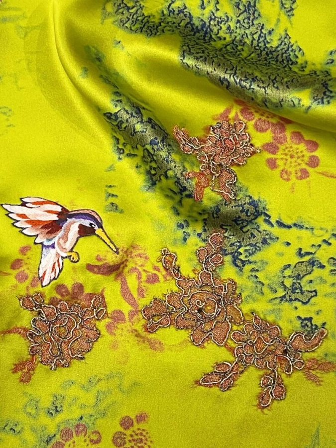 綠金色綴蕾絲京繡蜂鳥絲巾